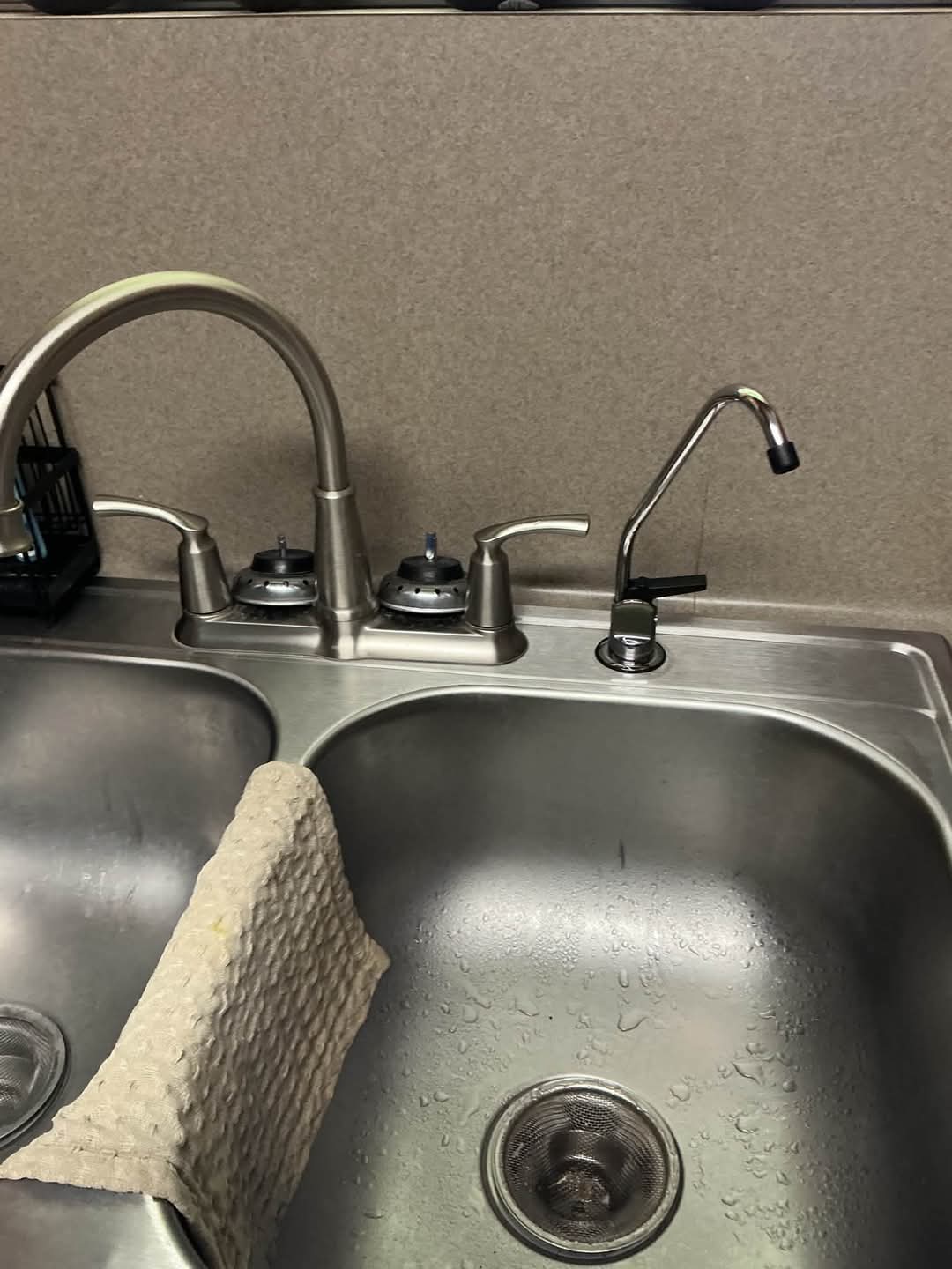 Kitchen sink with faucet and a separate drinking-water tap